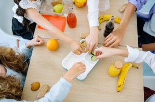 Gemeinschaftliches Mittagessen in Kindertageseinrichtungen- Yan Krukau/Pexels